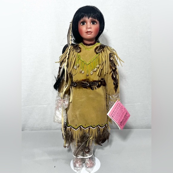 Paradise Galleries Spirit Of Peace Fine Porcelain Doll Indian Pocahontas Inspire - Picture 3 of 10